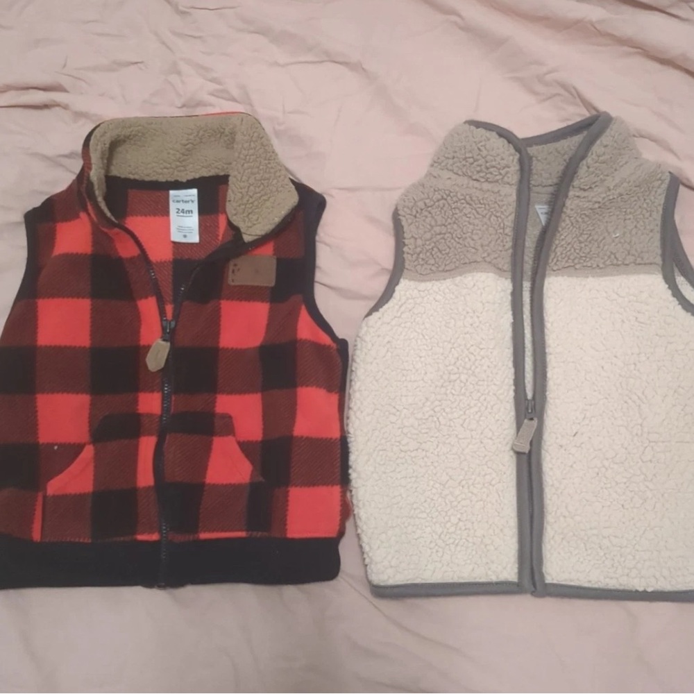 2-Pack 100% polyester carters vests. 24m, 18m